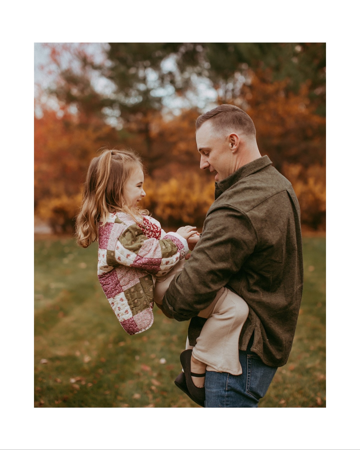 I’ve been photographing this sweet family since before their second little one was even born, and it’s such a joy to see how much they’ve grown each year. They are pure sunshine and giggles. I’m so grateful for all the families who come back year after year and trust me to capture their memories.
#SavannahBrownPhotography #FamilyPhotography #VermontPhotographer #FamilyPhotos #VermontFamilies #LifestylePhotography #CandidFamilyPhotos #VermontFamilyPhotographer #MotherhoodPhotography #ChildhoodMoments #FallFamilyPhotos #VermontPortraits #FamilyPhotoSession #StoweLocal