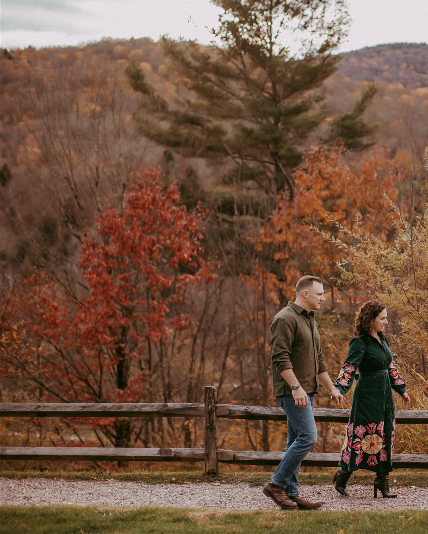 I’ve been photographing this sweet family since before their second little one was even born, and it’s such a joy to see how much they’ve grown each year. They are pure sunshine and giggles. I’m so grateful for all the families who come back year after year and trust me to capture their memories.
#SavannahBrownPhotography #FamilyPhotography #VermontPhotographer #FamilyPhotos #VermontFamilies #LifestylePhotography #CandidFamilyPhotos #VermontFamilyPhotographer #MotherhoodPhotography #ChildhoodMoments #FallFamilyPhotos #VermontPortraits #FamilyPhotoSession #StoweLocal