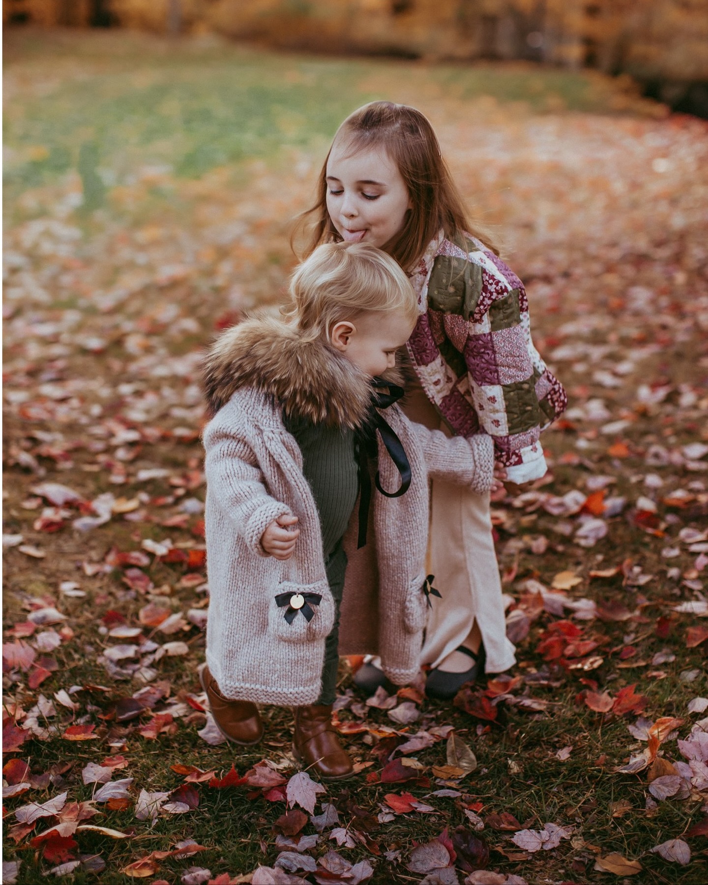 I’ve been photographing this sweet family since before their second little one was even born, and it’s such a joy to see how much they’ve grown each year. They are pure sunshine and giggles. I’m so grateful for all the families who come back year after year and trust me to capture their memories.
#SavannahBrownPhotography #FamilyPhotography #VermontPhotographer #FamilyPhotos #VermontFamilies #LifestylePhotography #CandidFamilyPhotos #VermontFamilyPhotographer #MotherhoodPhotography #ChildhoodMoments #FallFamilyPhotos #VermontPortraits #FamilyPhotoSession #StoweLocal
