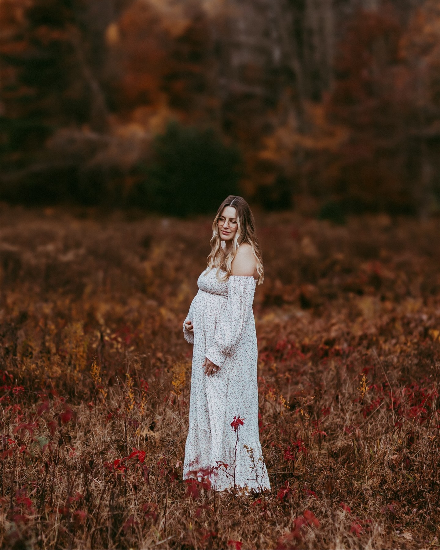 Fall said it was done but the colors were like “actually we’ve got one more round.” Deep reds, cozy browns, a pop of burnt orange, and the happiest couple soaking it all in. Editing these has me refusing to accept the calendar. I’m staying in fall just a little longer.
#maternitysession #maternityphotography #motherhoodphotography #parents-to-be #babyonboard #fallmaternity #vermontphotographer #newenglandphotographer #adventurephotographer #cozyvibes #moodytones #fallcolors #deepreds #burntorange #warmbrowns #photographerlife #couplessession #authenticlove #documentarylove #nostalgictones #StoweVermont #StoweLocal