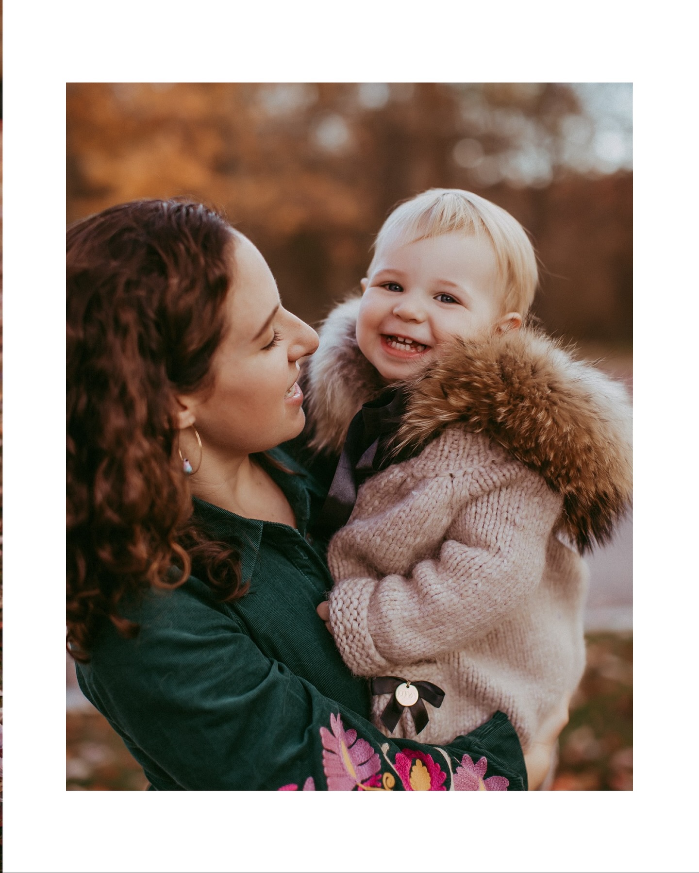 I’ve been photographing this sweet family since before their second little one was even born, and it’s such a joy to see how much they’ve grown each year. They are pure sunshine and giggles. I’m so grateful for all the families who come back year after year and trust me to capture their memories.
#SavannahBrownPhotography #FamilyPhotography #VermontPhotographer #FamilyPhotos #VermontFamilies #LifestylePhotography #CandidFamilyPhotos #VermontFamilyPhotographer #MotherhoodPhotography #ChildhoodMoments #FallFamilyPhotos #VermontPortraits #FamilyPhotoSession #StoweLocal