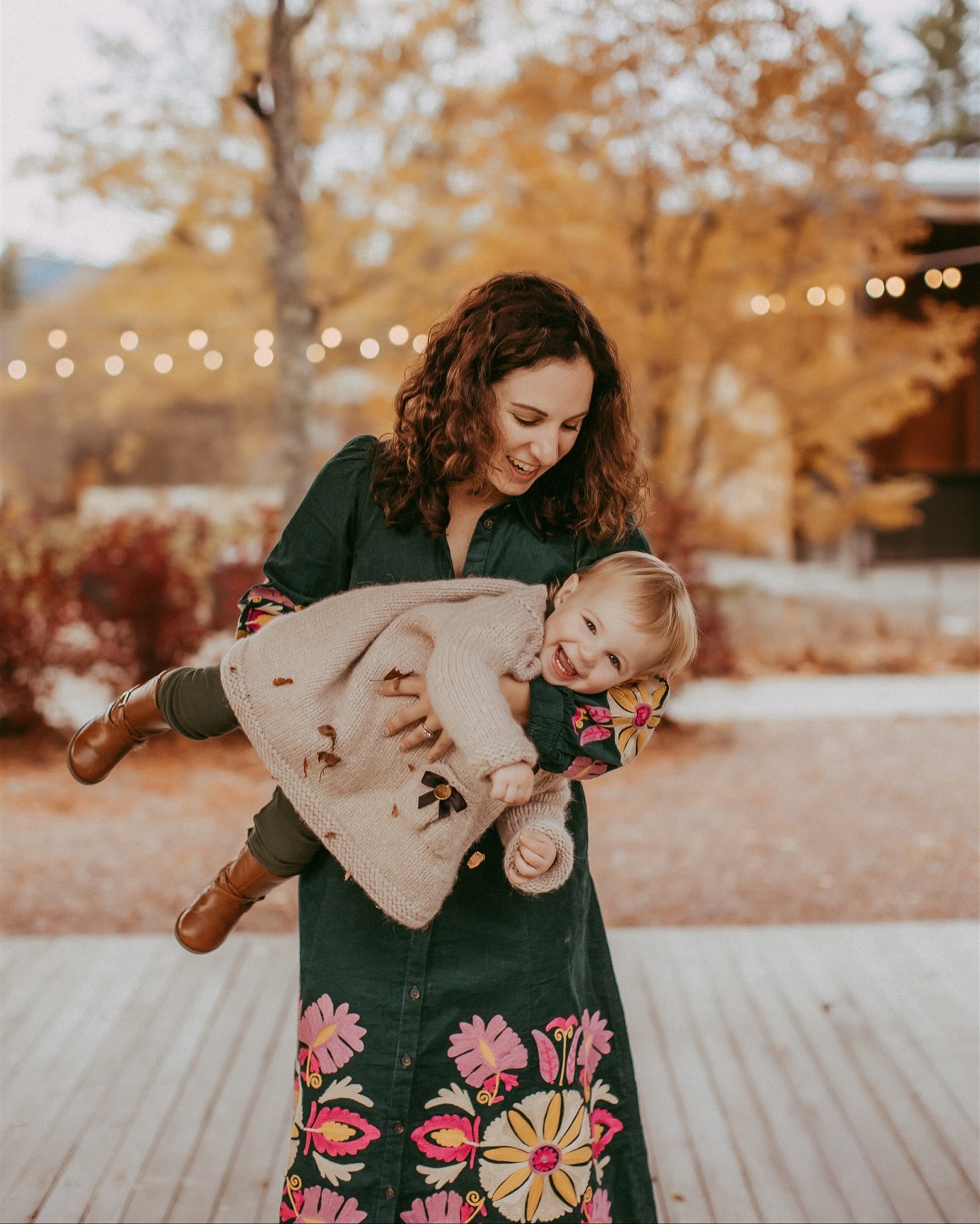 I’ve been photographing this sweet family since before their second little one was even born, and it’s such a joy to see how much they’ve grown each year. They are pure sunshine and giggles. I’m so grateful for all the families who come back year after year and trust me to capture their memories.
#SavannahBrownPhotography #FamilyPhotography #VermontPhotographer #FamilyPhotos #VermontFamilies #LifestylePhotography #CandidFamilyPhotos #VermontFamilyPhotographer #MotherhoodPhotography #ChildhoodMoments #FallFamilyPhotos #VermontPortraits #FamilyPhotoSession #StoweLocal