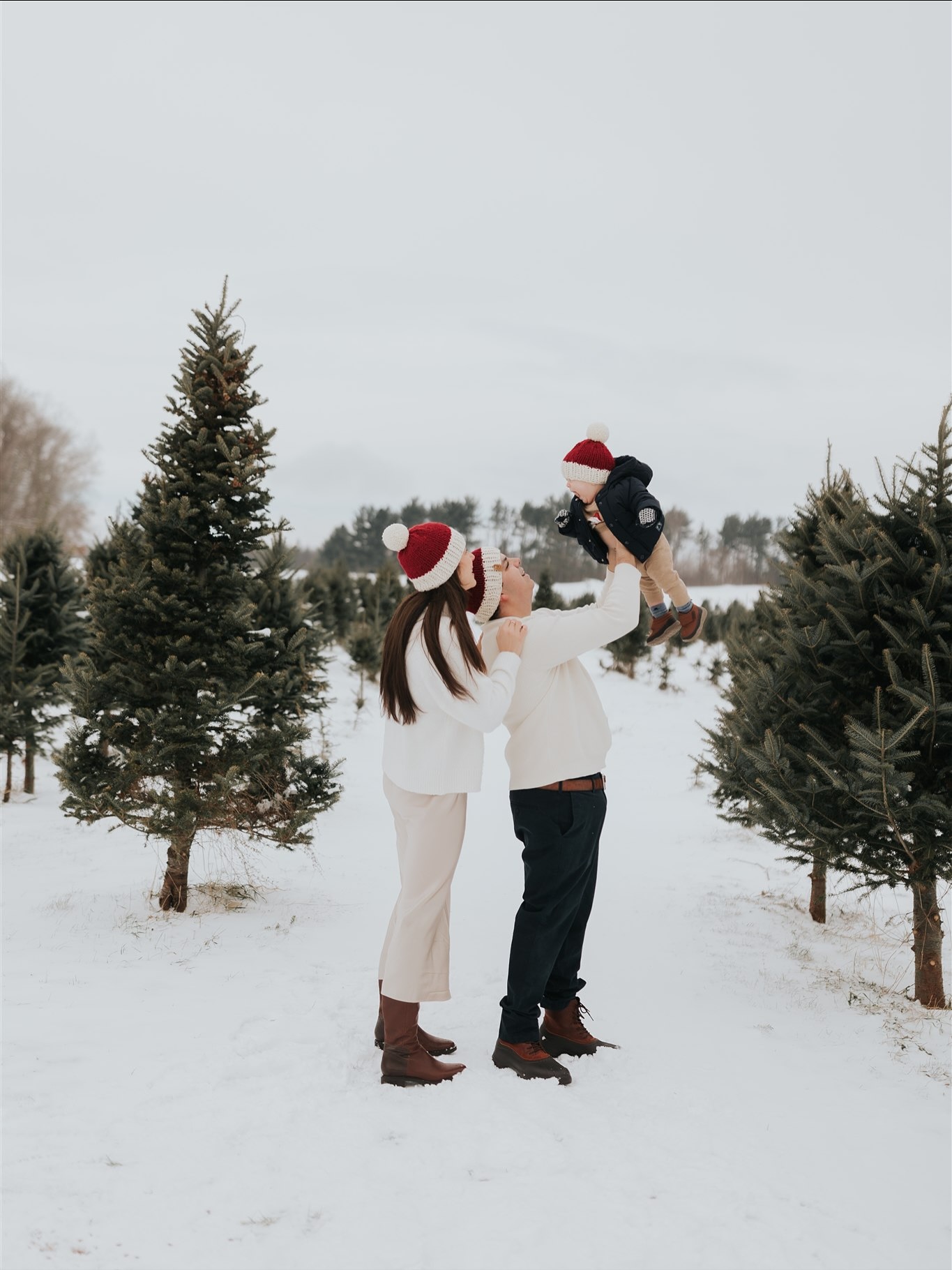 Snow has officially fallen in Stowe and it looks like we’ve got even more on the way. If you’ve been dreaming of snowy photos, now is the perfect time to sneak them in before the temps really drop. I still have a few openings for my holiday mini-sessions this Saturday and next, and the tree farm is looking so magical right now. If you want to grab a spot, visit the second link in my bio.
#stowevt #vermontphotographer #stowefamilyphotographer #vtphotographer #vermontfamilies #holidayminisessions #christmasminis #stowemountains #stowewinter #familyphotosession #stowelocal