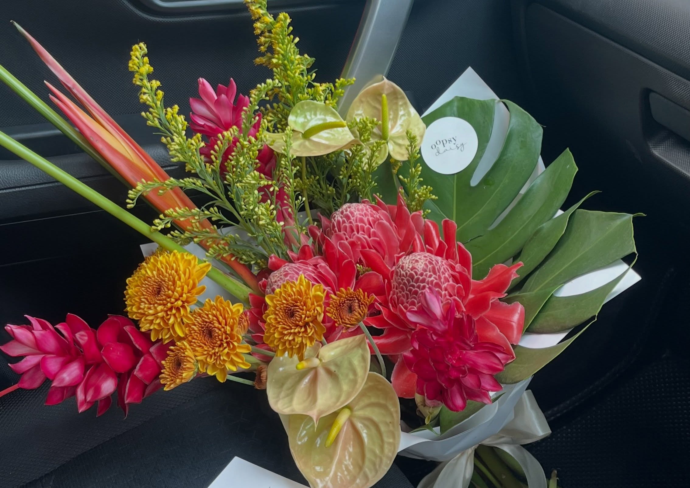 We were honoured to present flowers to the First Lady of the Maldives, Sajidha Mohamed, at the Mayor’s House.
It was a proud moment for us to present a bouquet of locally grown flowers, cultivated by inspiring women growers across Sri Lanka. Every bloom represented not only the beauty of our local flowers, but also the strength, passion, and empowerment of the women behind them. 🌸
#OopsydaisyLK #LocalFlowers #WomenEmpowerment #SriLankanFlowers #SupportLocalGrowers WomenInBusiness FloralArt Maldives SustainableFlowers BloomWithPurpose