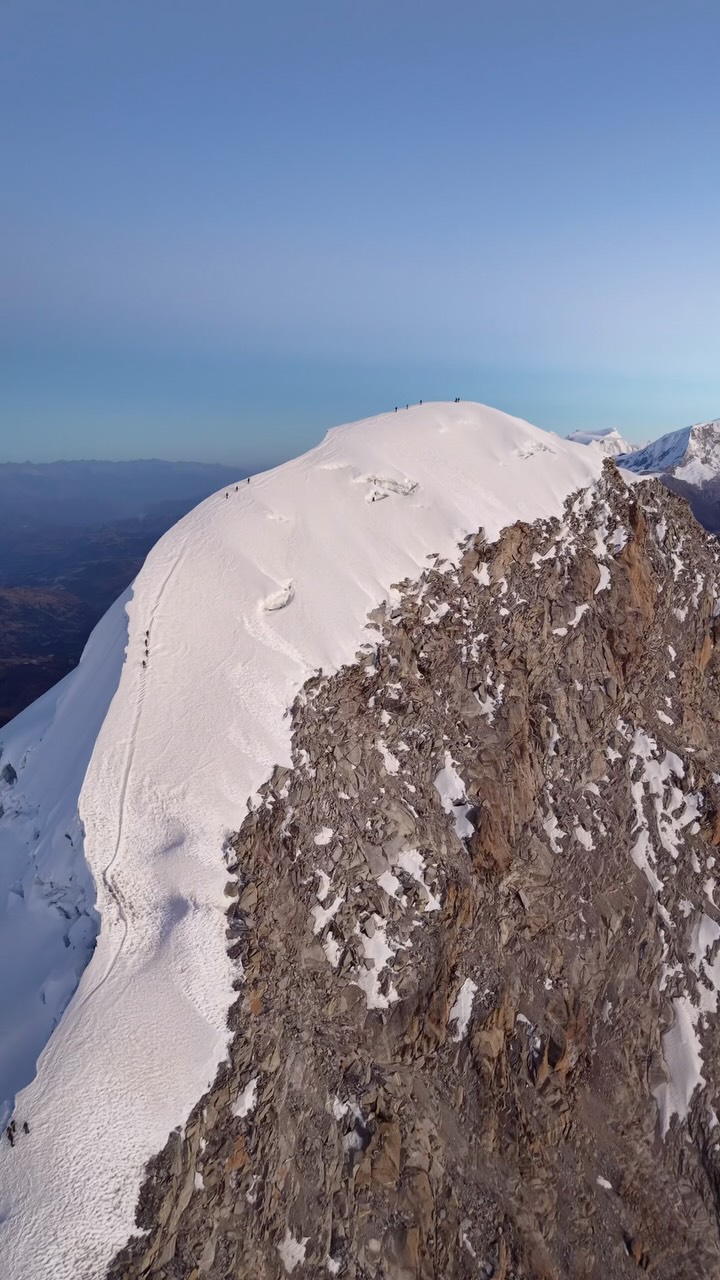 Vallunaraju 🏔️5,686 m Not everything in the mounta…