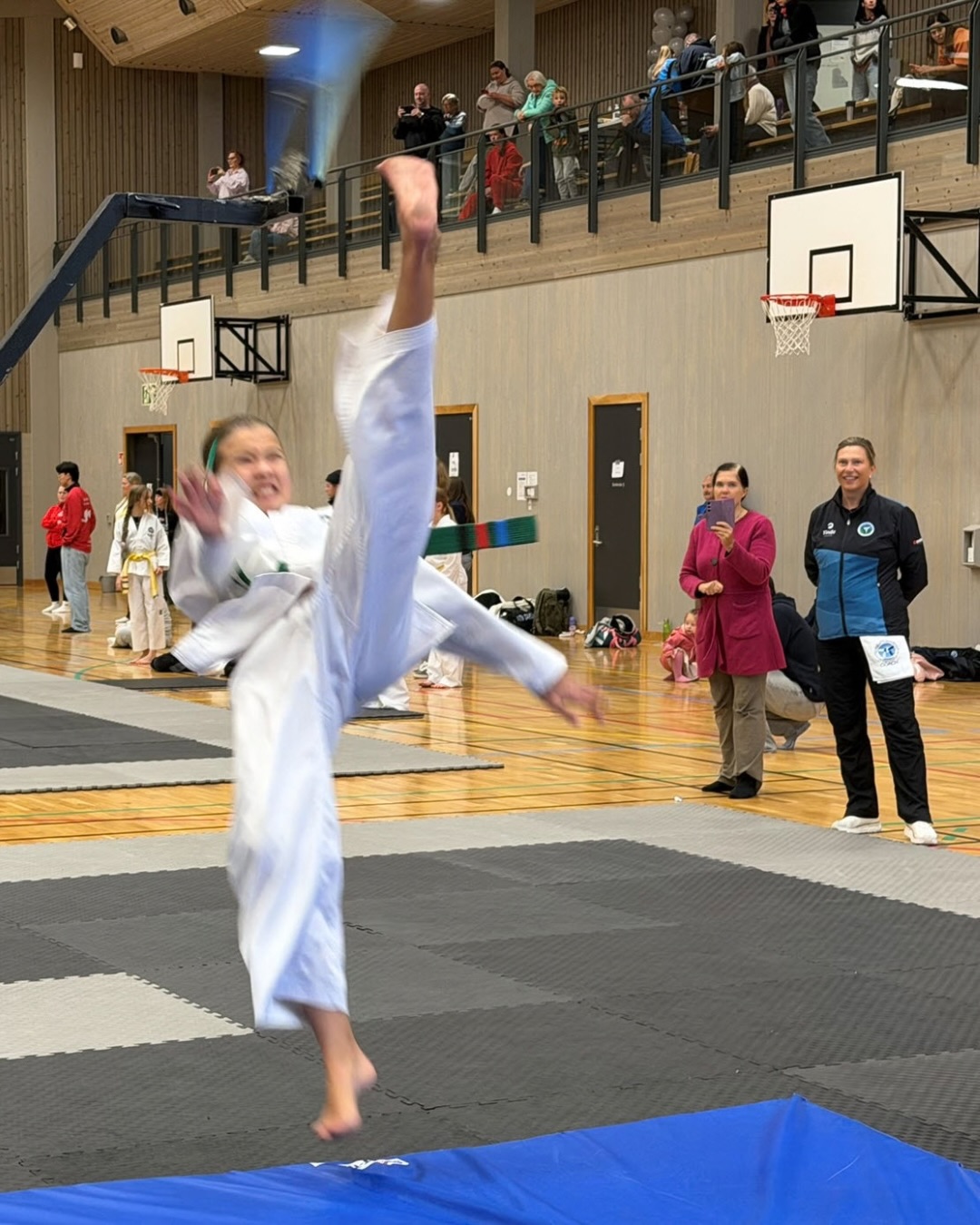 19.september var det Nordvest mesterskap og kadettmesterskap i ITF Taekwon-Do i Molde👊🏼
I tillegg til stevne feiret også Molde Taekwon-Do klubb 40 år🥳
Gratulerer til alle utøvere med vel gjennomført stevne og gratulerer til Molde med jubileum!
📸 Molde Taekwon-Do klubb